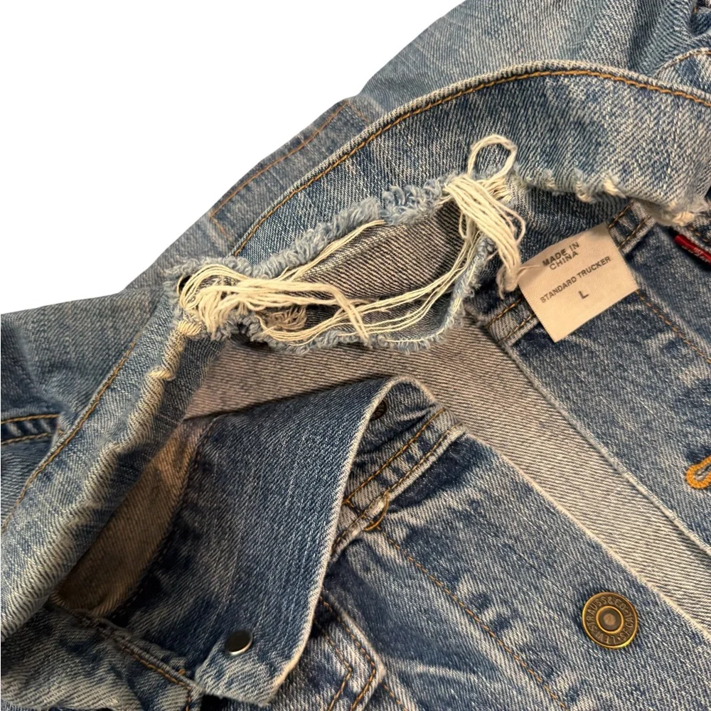 Levi's Blue Denim Jacket with Button Details - Picture 5 of 7